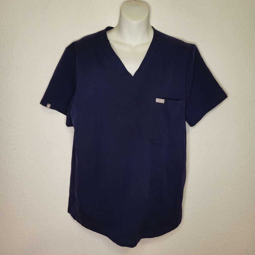 Figs Chisec Three Pocket Scrub Shirt in Navy Blue, size Medium